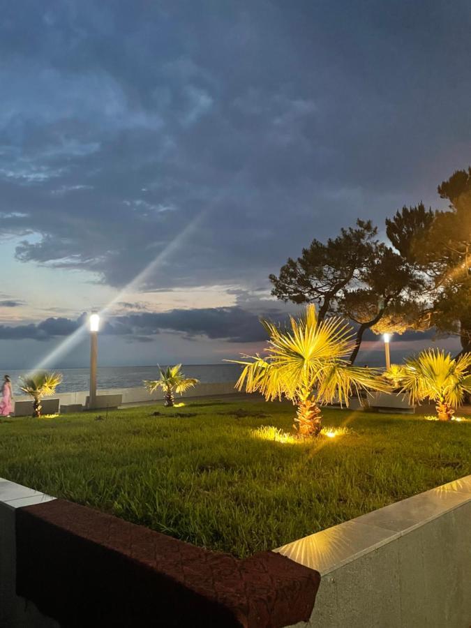 Hotel Chaika Kobuleti Exteriér fotografie